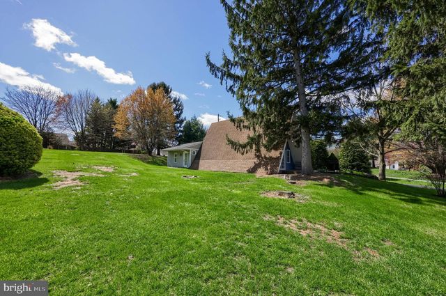 1770 WINDY HILL RD, Lancaster, PA 17602