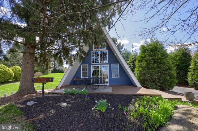 1770 WINDY HILL RD, Lancaster, PA 17602