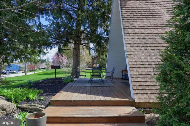 1770 WINDY HILL RD, Lancaster, PA 17602