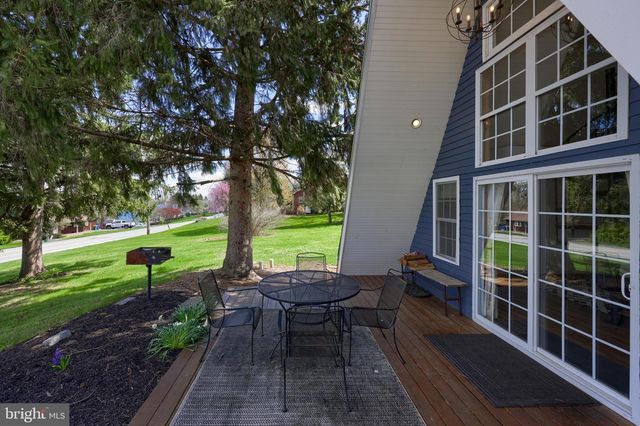 1770 WINDY HILL RD, Lancaster, PA 17602