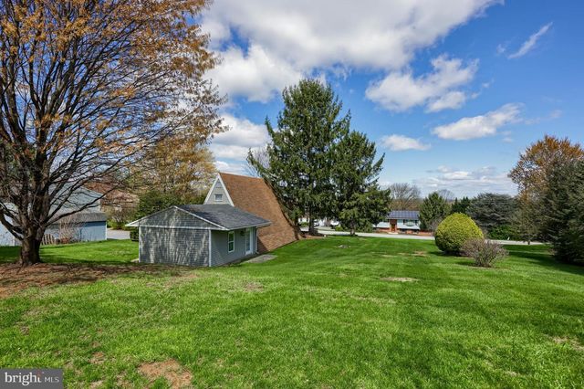 1770 WINDY HILL RD, Lancaster, PA 17602