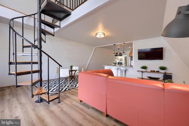 1770 WINDY HILL RD, Lancaster, PA 17602