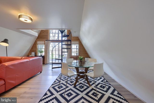 1770 WINDY HILL RD, Lancaster, PA 17602