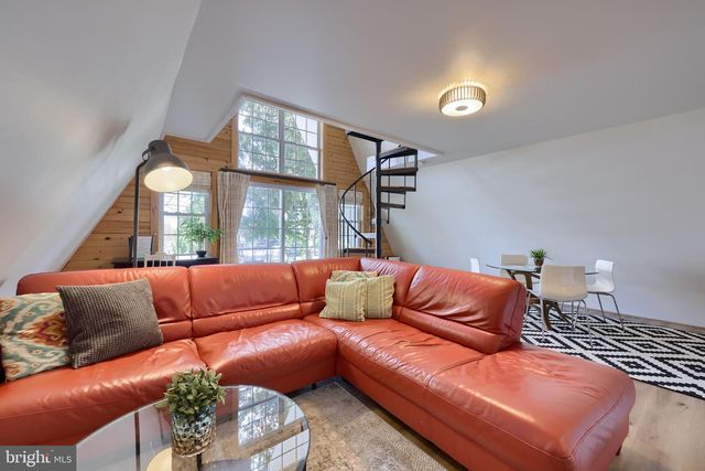 1770 WINDY HILL RD, Lancaster, PA 17602