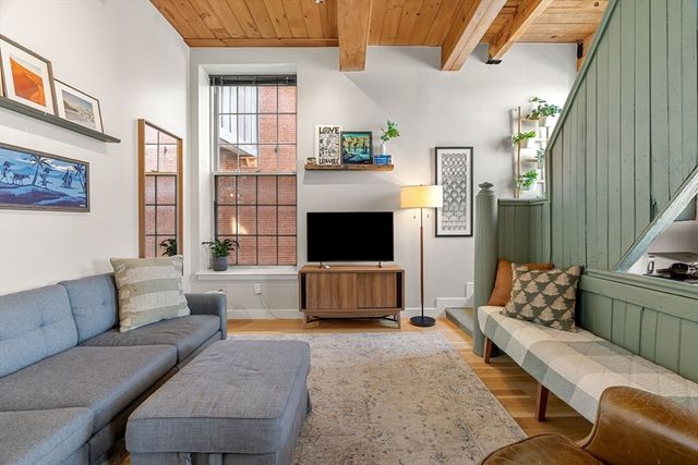 130 John St 350, Lowell, MA 01852