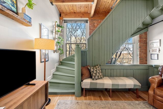 130 John St 350, Lowell, MA 01852