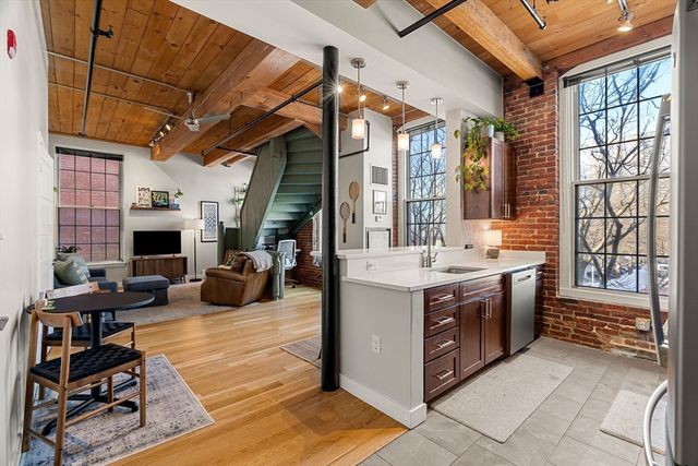 130 John St 350, Lowell, MA 01852