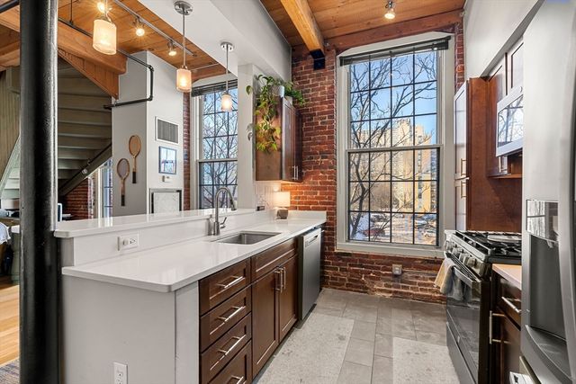 130 John St 350, Lowell, MA 01852