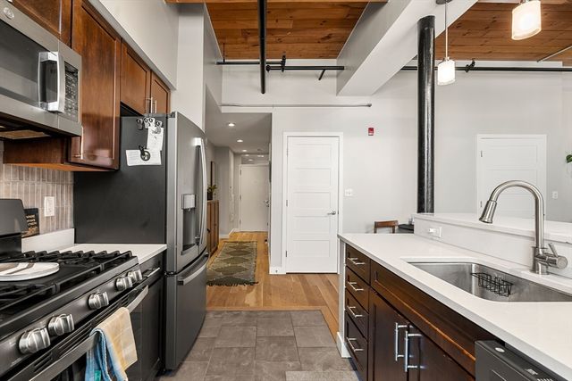 130 John St 350, Lowell, MA 01852