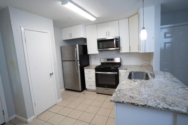 9703 Roxanna DR B, Austin, TX 78748