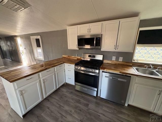 129 E Countryside Dr, Pueblo West, CO 81007