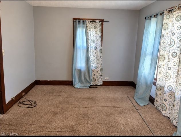 15811 Huntmere Avenue, Cleveland, OH 44110