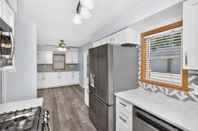7205 SW 14th Street, Des Moines, IA 50315