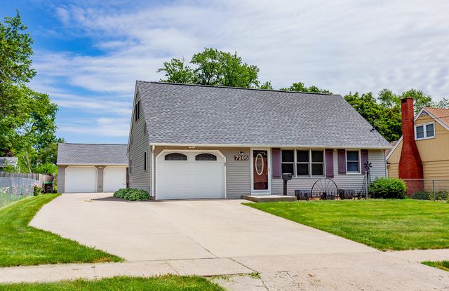 7205 SW 14th Street, Des Moines, IA 50315