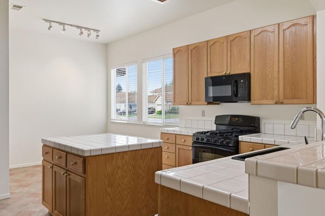 8087 Bothwell Dr, Sacramento, CA 95829