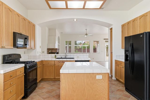 8087 Bothwell Dr, Sacramento, CA 95829