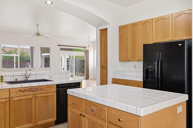 8087 Bothwell Dr, Sacramento, CA 95829