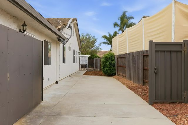 8087 Bothwell Dr, Sacramento, CA 95829