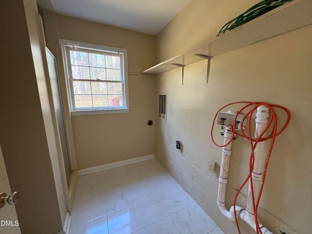 824 Ravenwood Drive, Raleigh, NC 27606