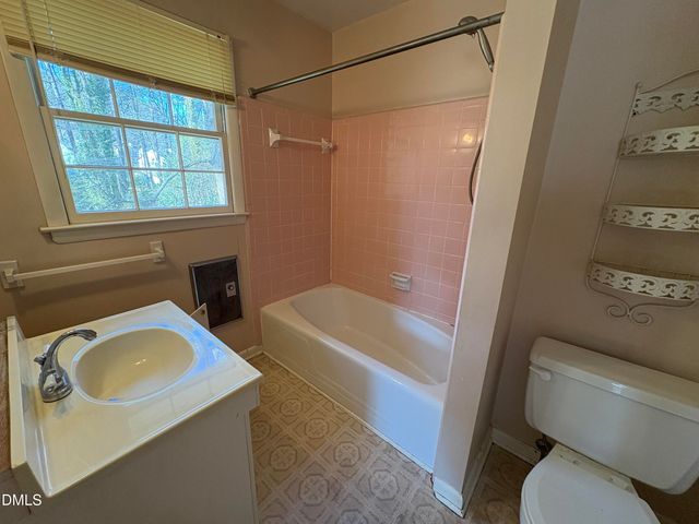 824 Ravenwood Drive, Raleigh, NC 27606