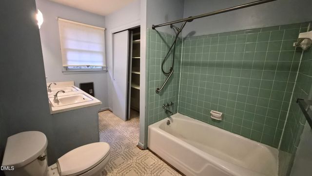 824 Ravenwood Drive, Raleigh, NC 27606