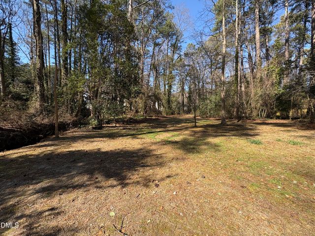 824 Ravenwood Drive, Raleigh, NC 27606