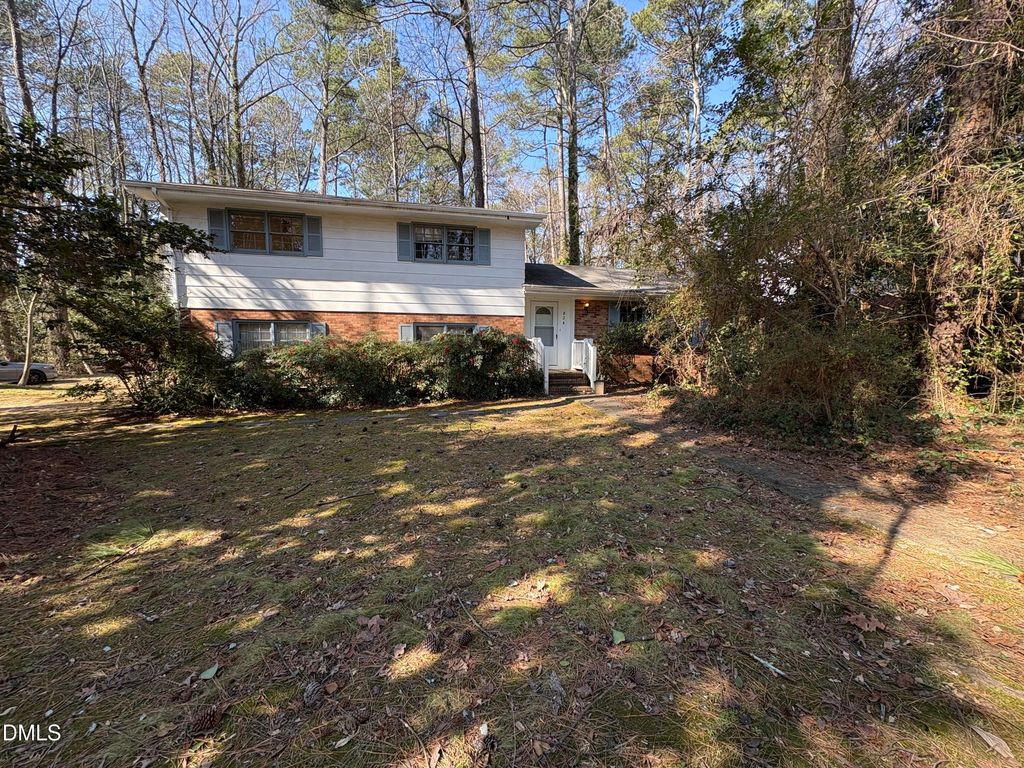 824 Ravenwood Drive, Raleigh, NC 27606