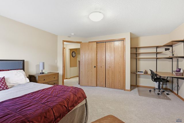 5423 BARBERRY CT, Rapid City, SD 57702