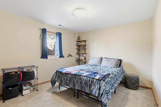 5423 BARBERRY CT, Rapid City, SD 57702