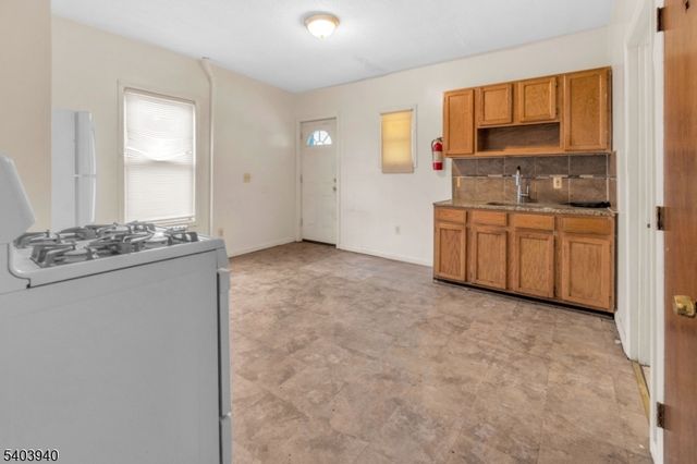 21 Graham Ave, Paterson City, NJ 07524