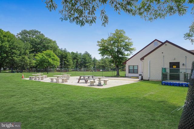 27 W AZALEA LN, Mount Laurel, NJ 08054