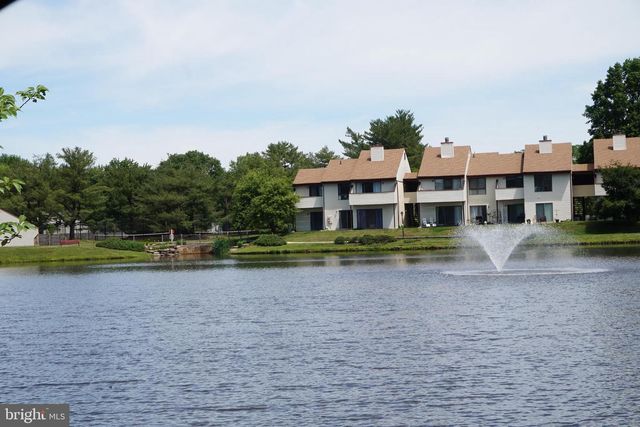 27 W AZALEA LN, Mount Laurel, NJ 08054