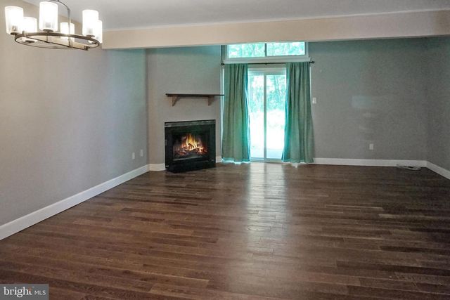 27 W AZALEA LN, Mount Laurel, NJ 08054