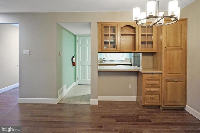 27 W AZALEA LN, Mount Laurel, NJ 08054