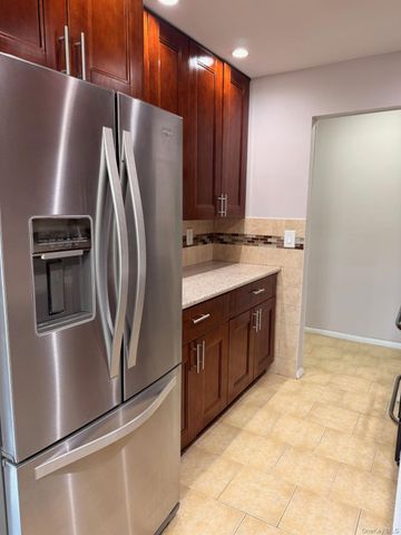 25 Trinity Place 3M, New Rochelle, NY 10805