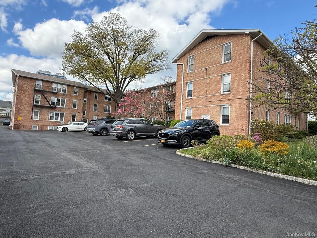 25 Trinity Place 3M, New Rochelle, NY 10805
