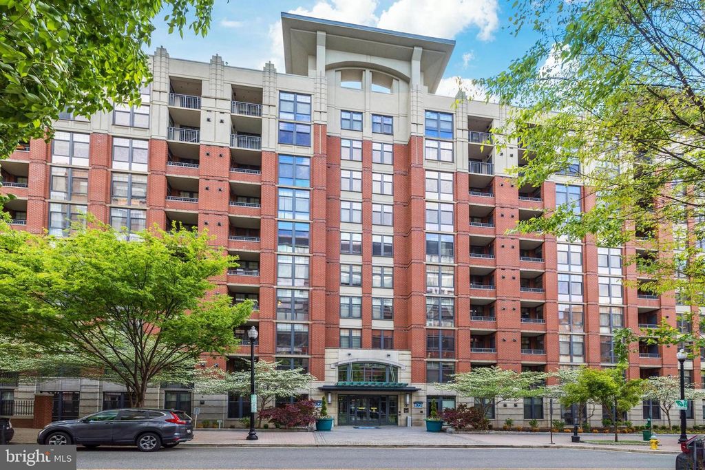 Image 1 of property listing at 1021 N GARFIELD #327, Arlington, VA 22201