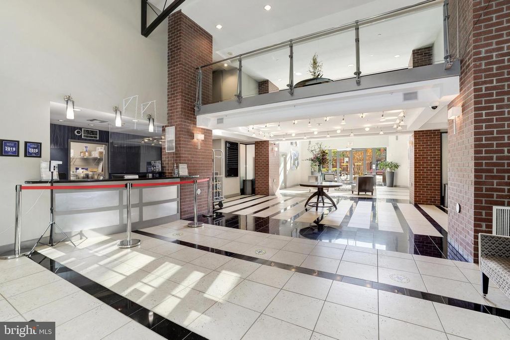 Image 25 of property listing at 1021 N GARFIELD #327, Arlington, VA 22201