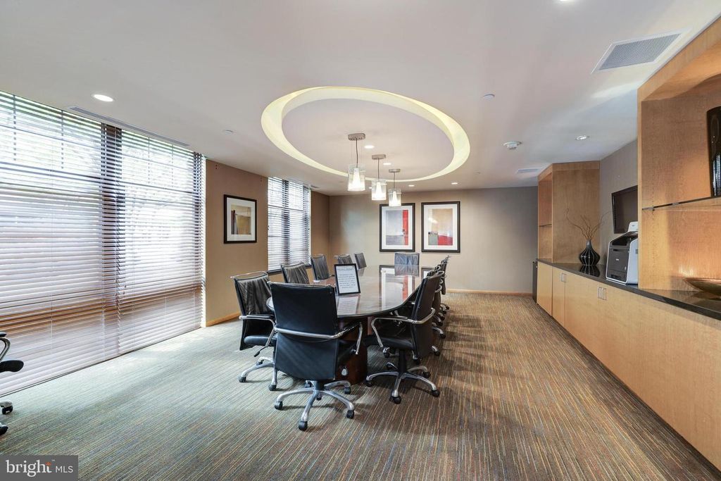 Image 26 of property listing at 1021 N GARFIELD #327, Arlington, VA 22201
