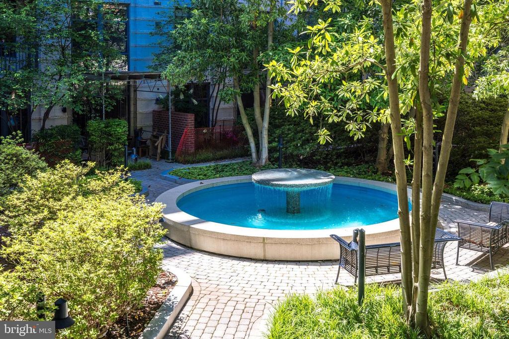 Image 28 of property listing at 1021 N GARFIELD #327, Arlington, VA 22201