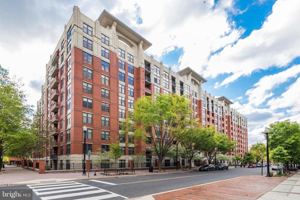 Image 30 of property listing at 1021 N GARFIELD #327, Arlington, VA 22201
