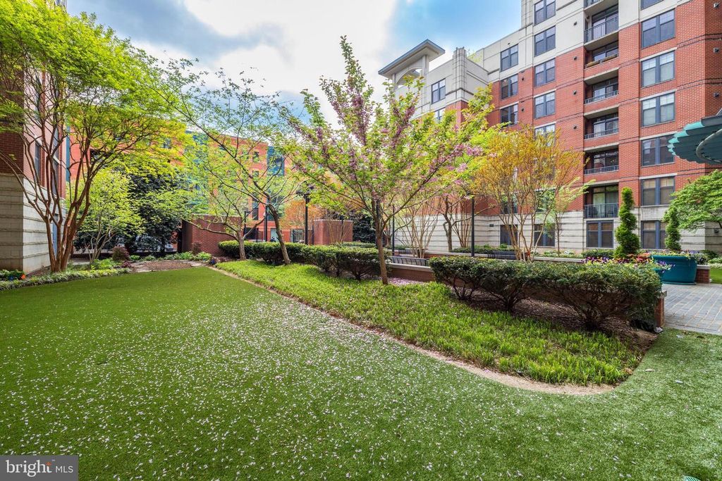 Image 34 of property listing at 1021 N GARFIELD #327, Arlington, VA 22201