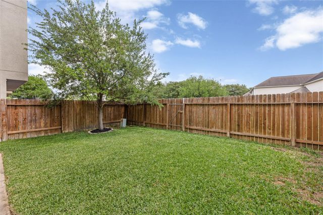 10204 Spring Shadows Park Circle, Houston, TX 77080