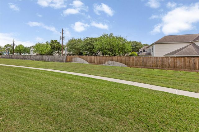 10204 Spring Shadows Park Circle, Houston, TX 77080