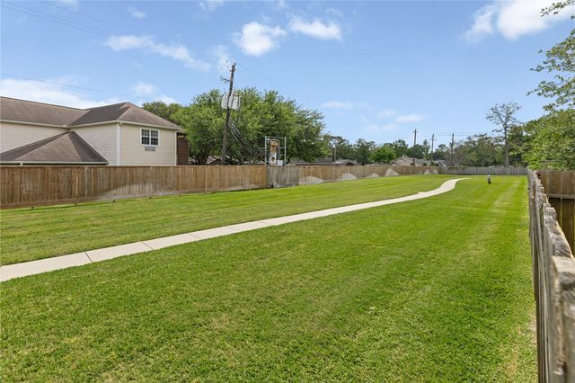 10204 Spring Shadows Park Circle, Houston, TX 77080