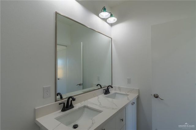 10825 N Sugar Bear Drive, Edinburg, TX 78541