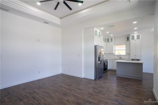 10825 N Sugar Bear Drive, Edinburg, TX 78541