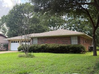 616 Hildred Avenue, Conroe, TX 77303