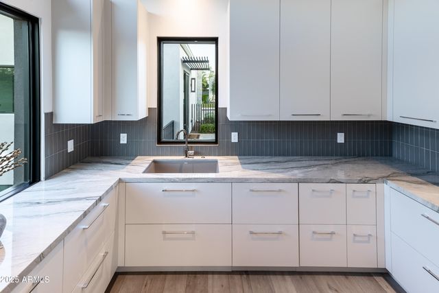 6850 E JOSHUA TREE Lane, Paradise Valley, AZ 85253