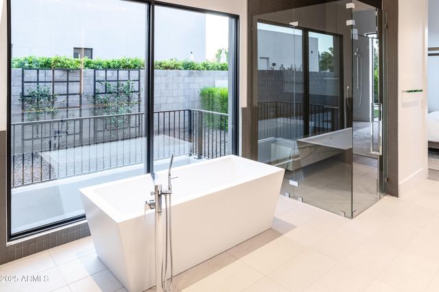 6850 E JOSHUA TREE Lane, Paradise Valley, AZ 85253